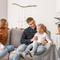 Infrarotheizung space mit Familie im Wohnzimmer