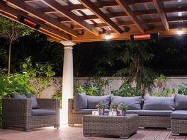 Heizstrahler easyTherm powerHeat 2000R auf Terrasse Infrarotheizstrahler in einer Terrasse