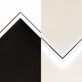 Infrarotheizungen mit Licht in schwarz und weiß