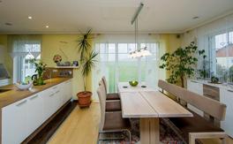 Küche und Essensbereich im Einfamilienhaus