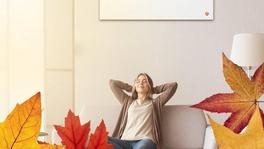 Frau auf Sofa genießt Wärme der easyTherm® Infrarotheizung space